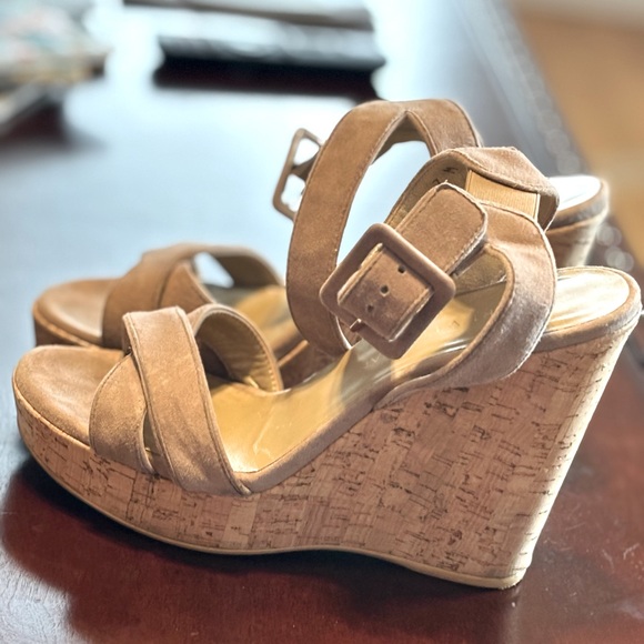 Stuart Weitzman wedge sandals 7 - Picture 1 of 6